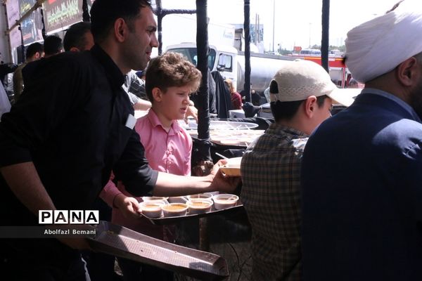 عرض ارادت مردم به امام خمینی(ره) در سی و چهارمین سالگرد ارتحال