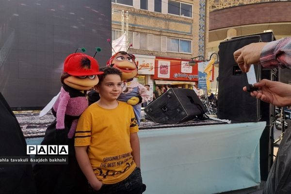 جشن باشکوه خانوادگی در جوار آقا علی ‌بن موسی الرضا (ع) با حضور پرشور مردم در مشهد مقدس