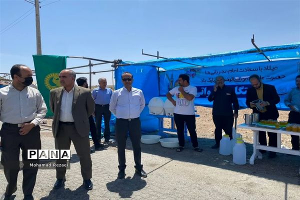 برپایی ایستگاه صلواتی و پذیرایی از زائران حرم مطهر رضوی