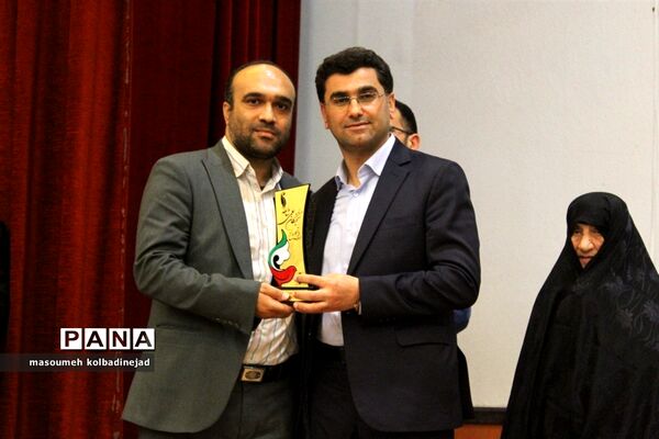 تجلیل از ایثارگران و نخبگان علمی شاهد در گلوگاه