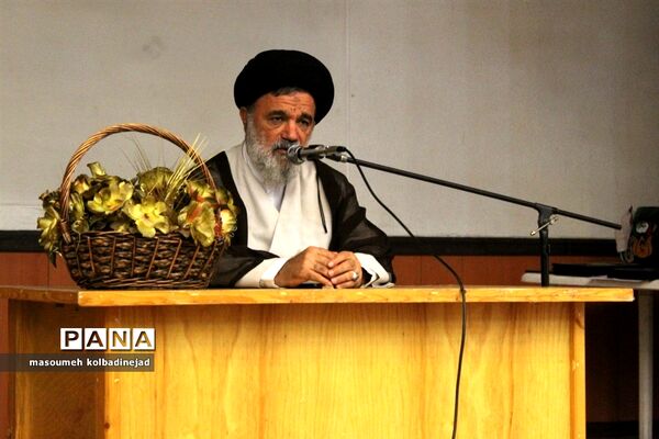 تجلیل از ایثارگران و نخبگان علمی شاهد در گلوگاه