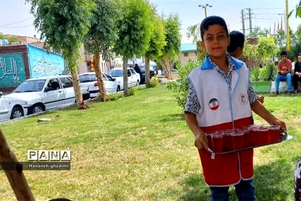غرفه جمعیت هلال احمر قرچک در سالروز ولادت ثامن الحجج علیه السلام