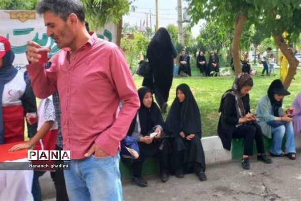 غرفه جمعیت هلال احمر قرچک در سالروز ولادت ثامن الحجج علیه السلام