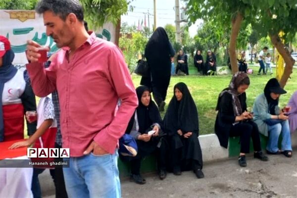 غرفه جمعیت هلال احمر قرچک در سالروز ولادت ثامن الحجج علیه السلام