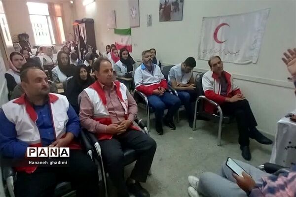 غرفه جمعیت هلال احمر قرچک در سالروز ولادت ثامن الحجج علیه السلام
