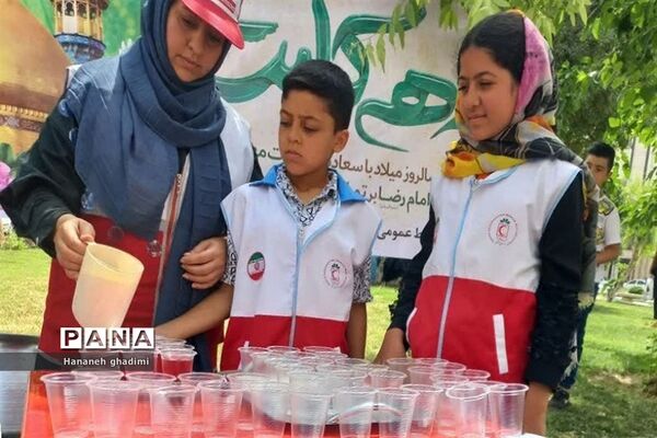 غرفه جمعیت هلال احمر قرچک در سالروز ولادت ثامن الحجج علیه السلام