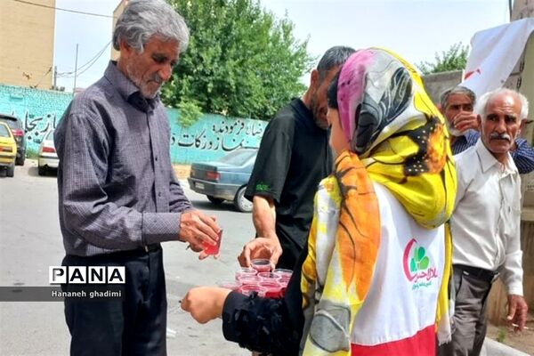 غرفه جمعیت هلال احمر قرچک در سالروز ولادت ثامن الحجج علیه السلام