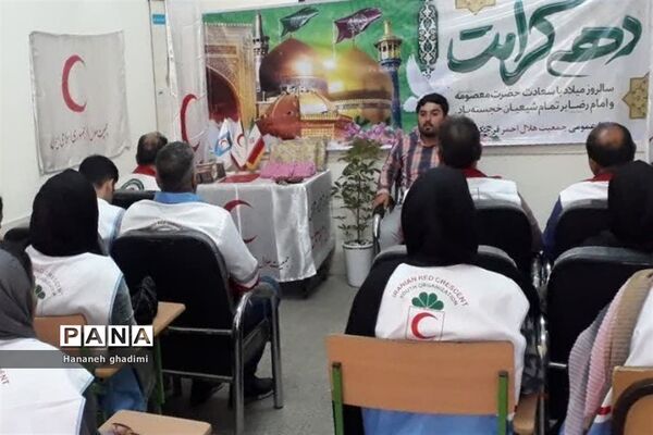 غرفه جمعیت هلال احمر قرچک در سالروز ولادت ثامن الحجج علیه السلام