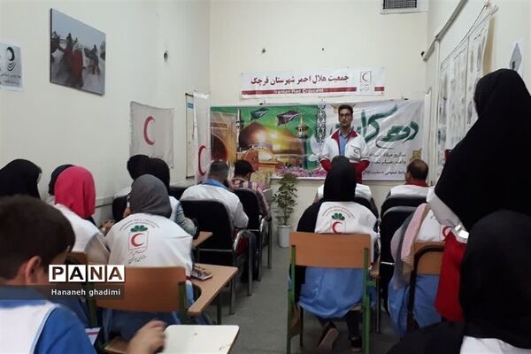 غرفه جمعیت هلال احمر قرچک در سالروز ولادت ثامن الحجج علیه السلام