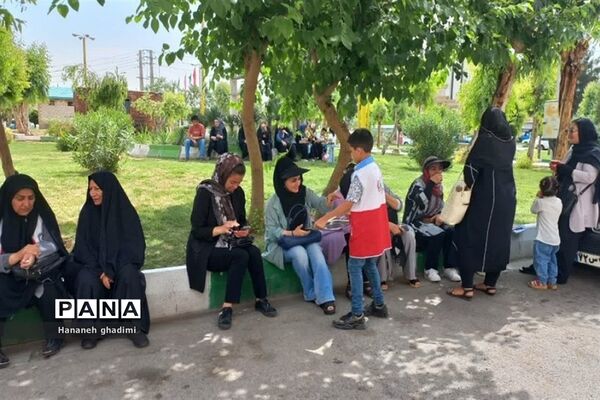 غرفه جمعیت هلال احمر قرچک در سالروز ولادت ثامن الحجج علیه السلام