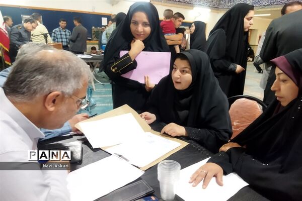 میز خدمت آموزش و پرورش با حضور مدیرکل استان فارس