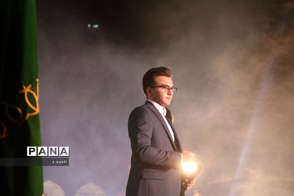 جشن بزرگ میلاد امام رضا(ع) با حضور خادمان حرم در میدان امام اصفهان