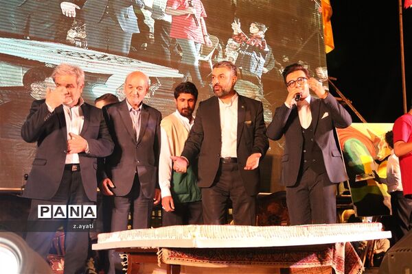 جشن بزرگ میلاد امام رضا(ع) با حضور خادمان حرم در میدان امام اصفهان