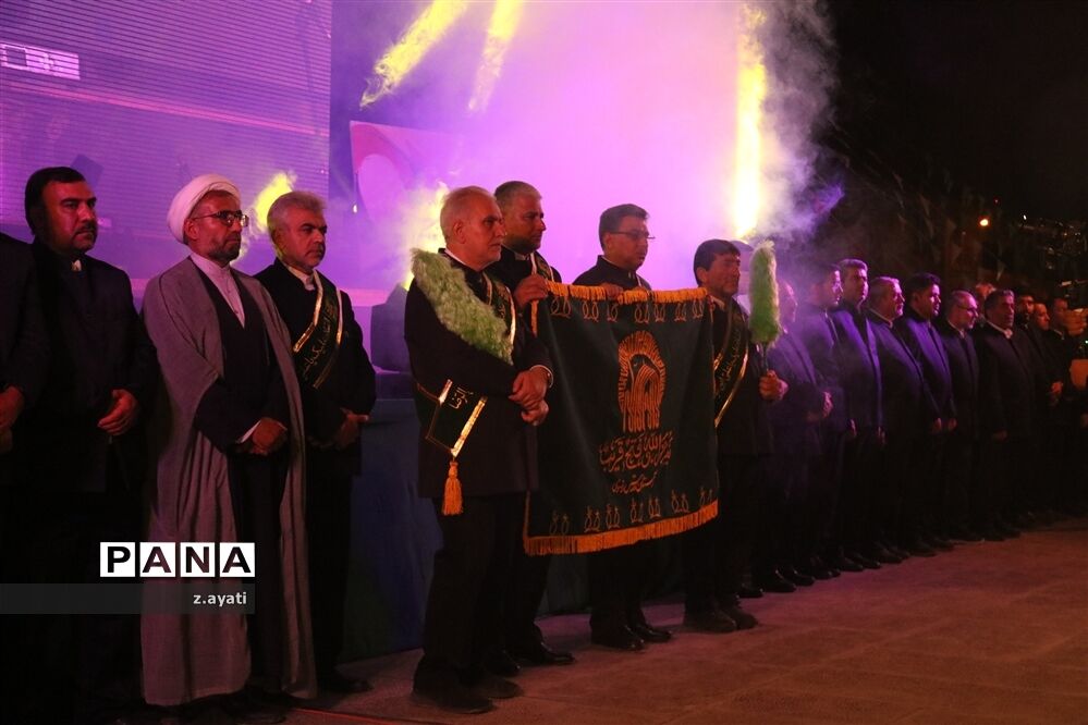جشن بزرگ میلاد امام رضا(ع) با حضور خادمان حرم در میدان امام اصفهان
