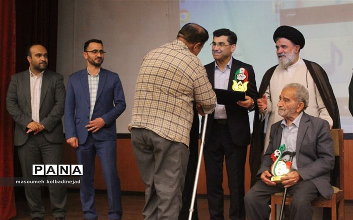 آیین تجلیل از ایثارگران حماسه سوم خرداد و نخبگان علمی شاهد در گلوگاه/فیلم