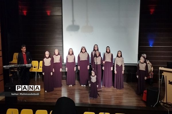 همایش شاهنامه خوانی کودکان و نوجوانان کرمانشاهی