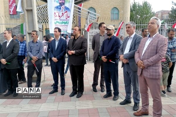 اجرای سرود سلام فرمانده در اندیشه