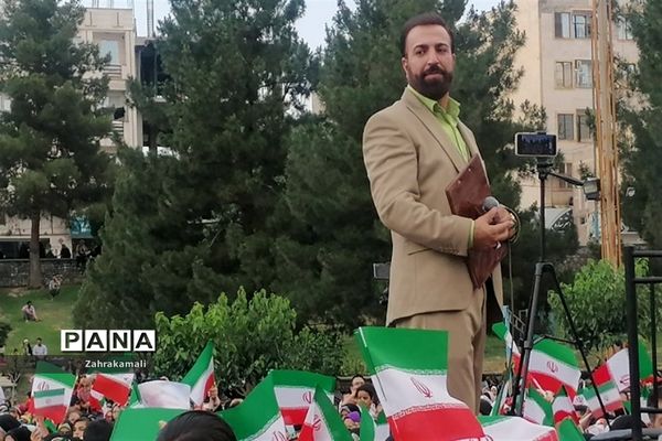 اجرای سرود سلام فرمانده در اندیشه