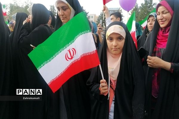 اجرای سرود سلام فرمانده در اندیشه