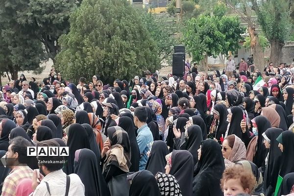 اجرای سرود سلام فرمانده در اندیشه