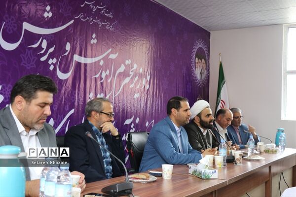 نشست تشکل‌های دانش‌آموزی خراسان رضوی با وزیر آموزش و پرورش