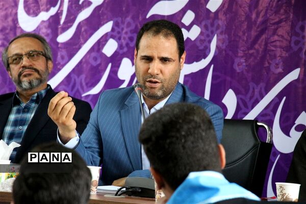 هم اندیشی وزیر آموزش و پرورش با دانش‌آموزان