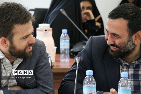 هم اندیشی وزیر آموزش و پرورش با دانش‌آموزان