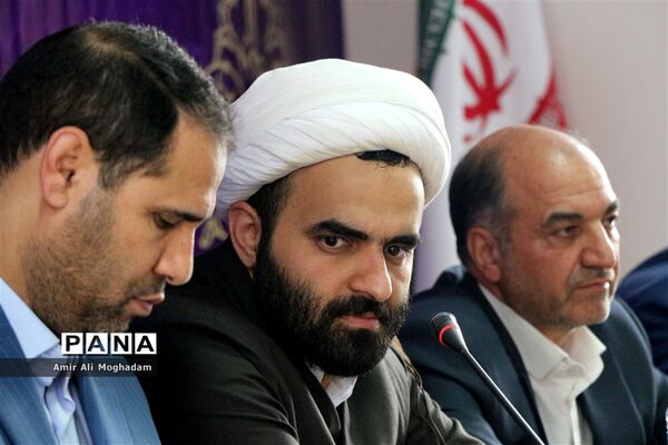 هم اندیشی وزیر آموزش و پرورش با دانش‌آموزان
