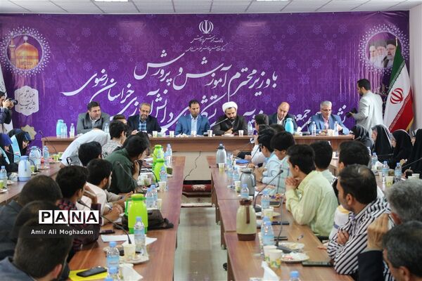 هم اندیشی وزیر آموزش و پرورش با دانش‌آموزان
