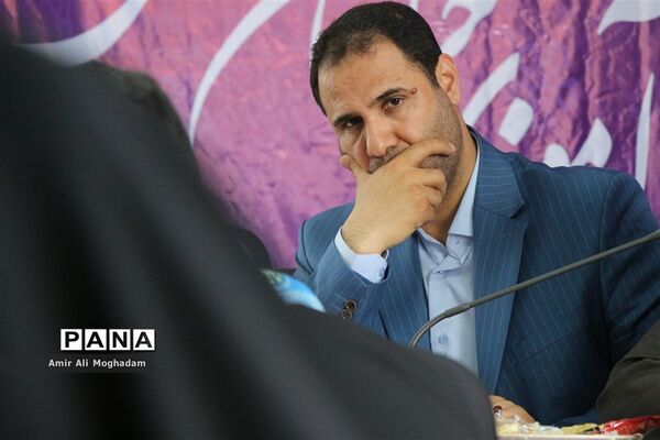 هم اندیشی وزیر آموزش و پرورش با دانش‌آموزان