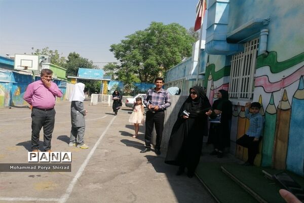 نمایشگاه دست‌سازهای دانش‌آموزان ناحیه چهار شیراز در طرح بوم
