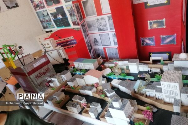 نمایشگاه دست‌سازهای دانش‌آموزان ناحیه چهار شیراز در طرح بوم