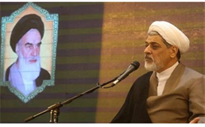 برخورد رحمانی امام خمینی(ره) در برابر دشمنان قاطعانه و شجاعانه بود