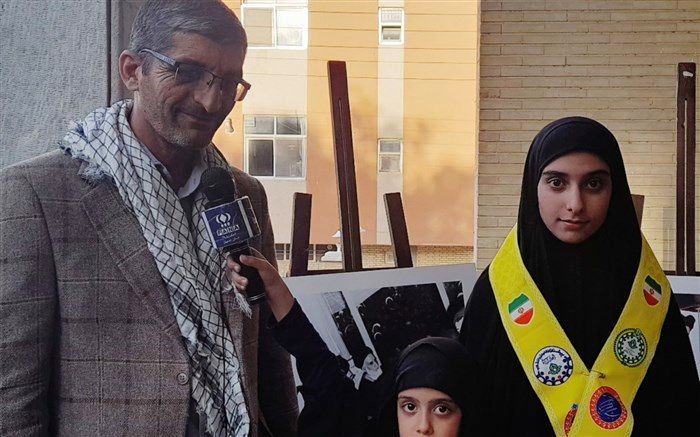 حضور پرشور دانش‌آموزان دهه هشتادی در مراسم گرامیداشت ارتحال امام در آموزش‌و پرورش اصفهان/ فیلم