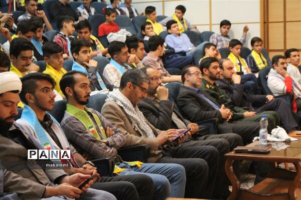 اجتماع بزرگ دانش‌آموزان‌ دهه هشتادی به مناسبت ارتحال امام خمینی (ره)  در آموزش‌و پرورش اصفهان