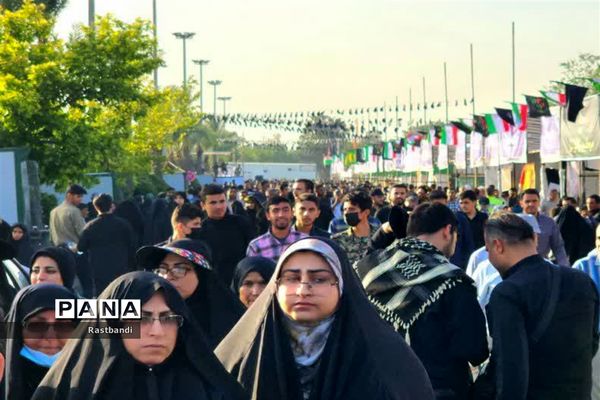 حضور گسترده مردم در سی و چهارمین سالروز ارتحال امام خمینی(ره)