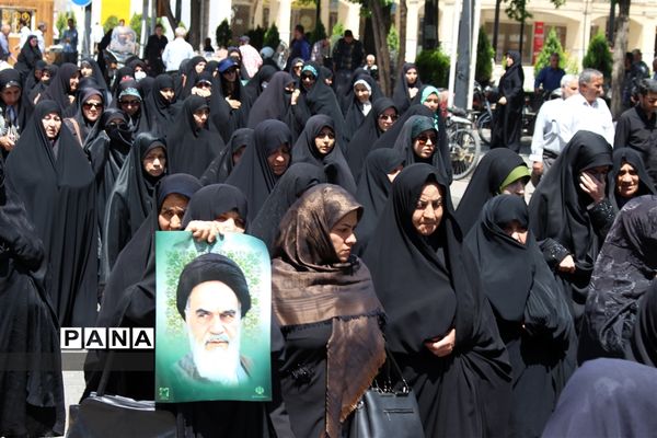 تجدید میثاق دانش‌آموزان و اعضای هیات محبان اهل بیت با آرمان‌های امام خمینی(ره)