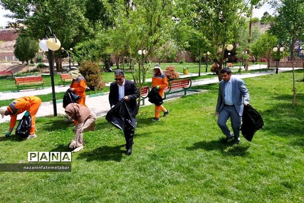 برگزاری پویش مردمی پاکسازی محیط‌زیست در پارک امیری فیروزکوهی شهرستان فیروزکوه
