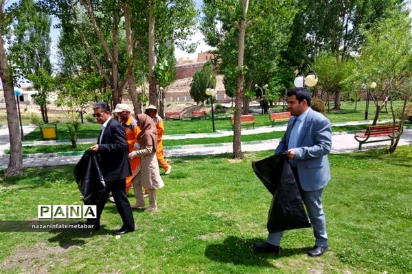 برگزاری پویش مردمی پاکسازی محیط‌زیست در پارک امیری فیروزکوهی شهرستان فیروزکوه