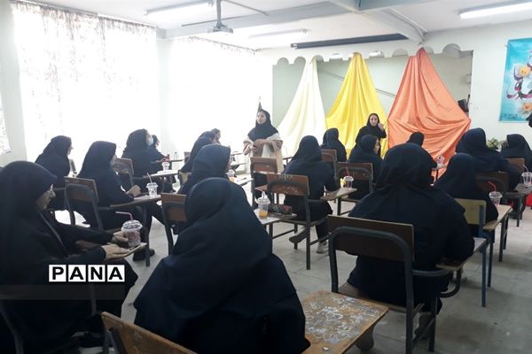 دانش‌آموزان آماده در روزهای سخت