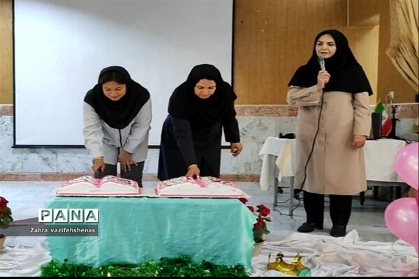 جشن الفبا دبستان زهره بنیانیان در سالن کانون سمیه شیروان