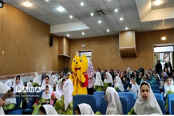 جشن الفبا دبستان زهره بنیانیان در سالن کانون سمیه شیروان