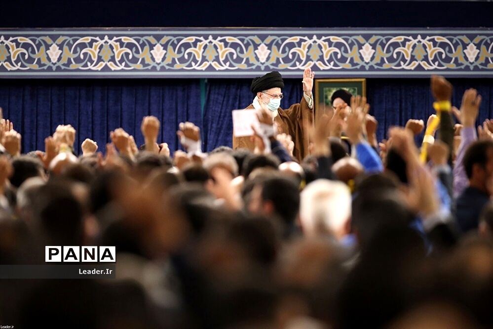 دیدار کارکنان صنعت هسته‌ای با مقام معظم رهبری