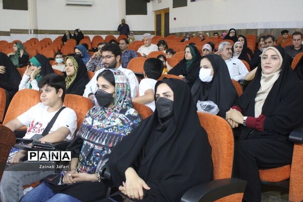 طرح سینما مهر در بوشهر با اکران فیلم سینمایی غریب