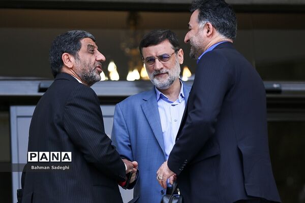اعضای هیأت دولت در جمع خبرنگاران