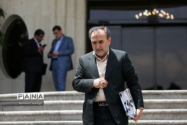 اعضای هیأت دولت در جمع خبرنگاران