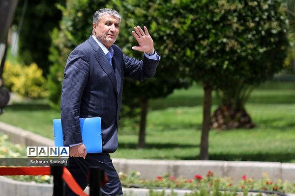 اعضای هیأت دولت در جمع خبرنگاران