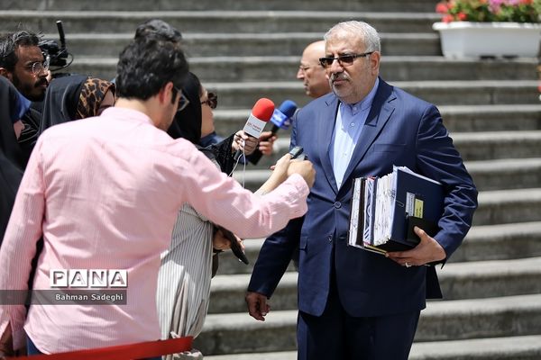 اعضای هیأت دولت در جمع خبرنگاران