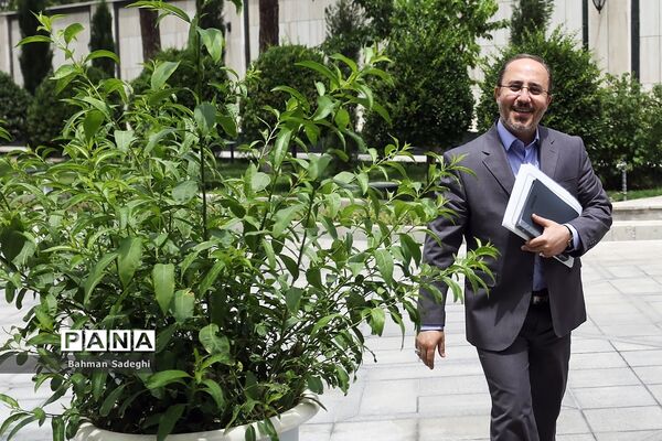 اعضای هیأت دولت در جمع خبرنگاران