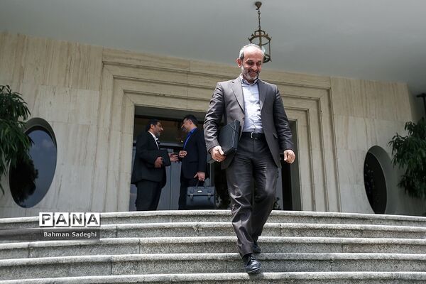 اعضای هیأت دولت در جمع خبرنگاران